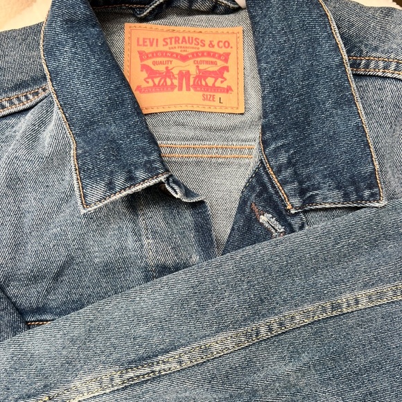 Levi's Other - Men’s Levi’s Denim Jacket💙